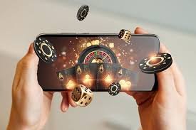 မြန်မာကစားသမားများ Slot ဂိမ်းကစားနေသောမြင်ကွင်း